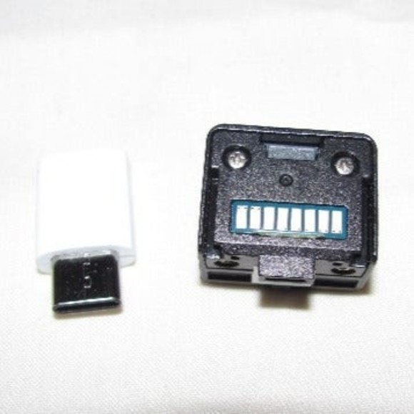 Oculus Samsung Gear VR Headset With Controller & Accessories - Picture 11 of 12